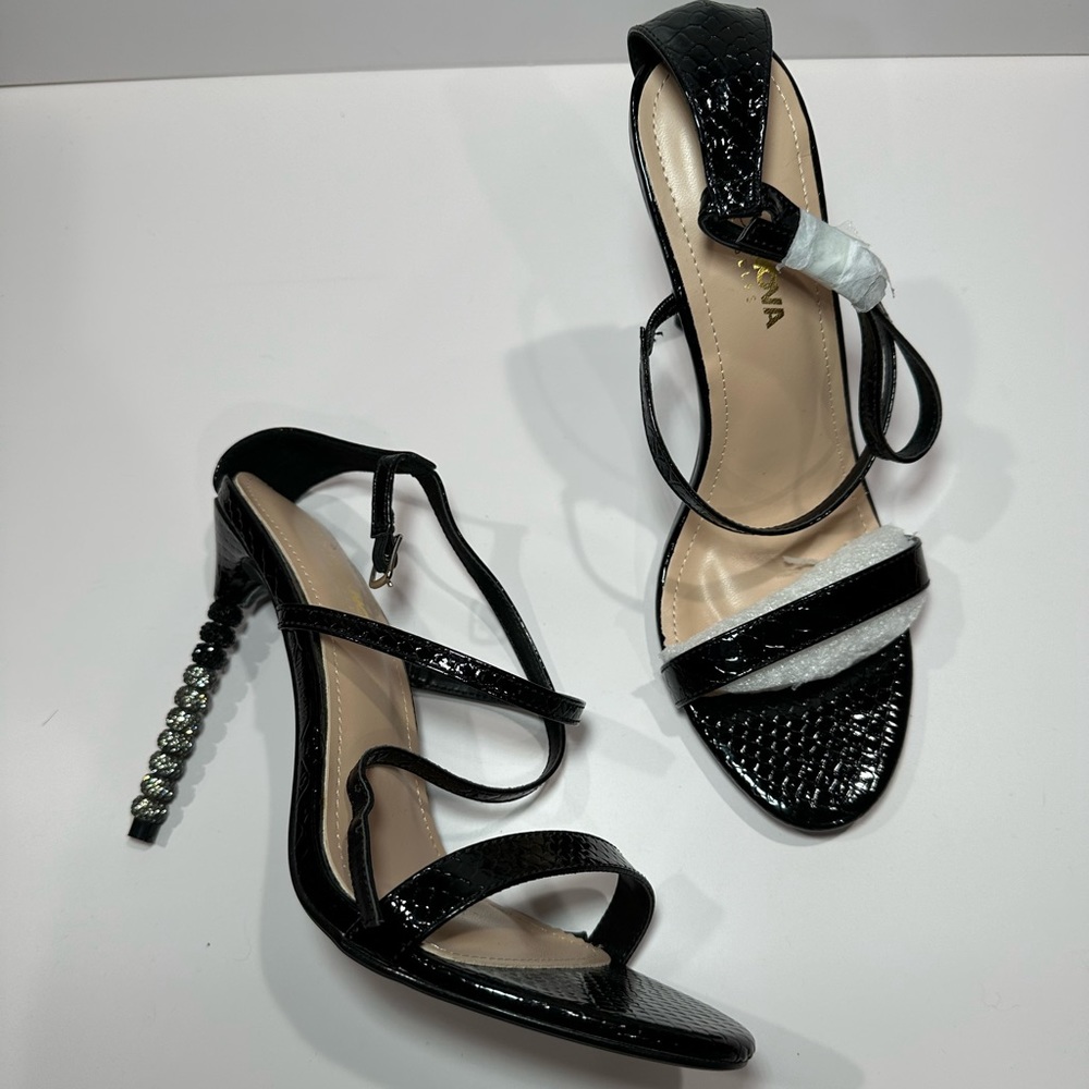 Brand new Fashion Nova heels